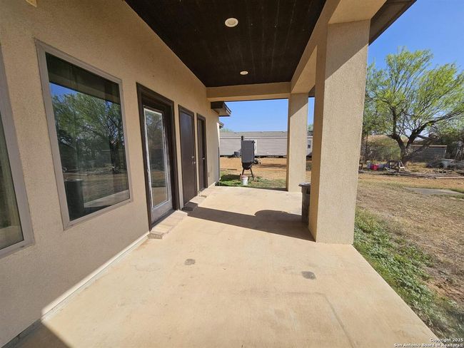 110 N Tejas Ave, House other with 3 bedrooms, 3 bathrooms and null parking in Encinal TX | Image 27