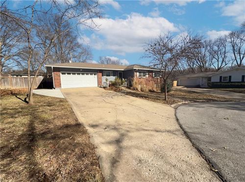 2622 Manor Ter, Lawrence, KS, 66046-4283 | Card Image