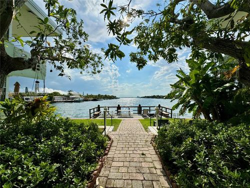 86206a-8620 Byron Ave, Miami Beach, FL, 33141-4875 | Card Image