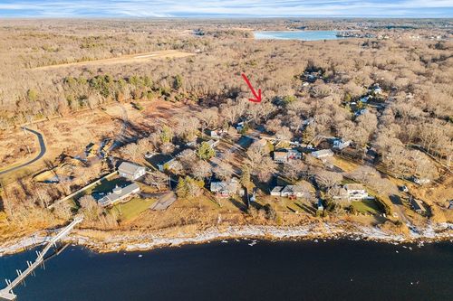 35 Water St, Berkley, MA, 02779-2211 | Card Image