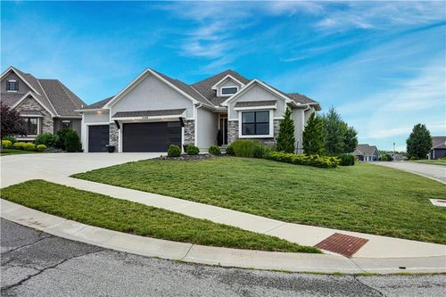 17104 Bradshaw St, Overland Park, KS, 66221-7600 | Card Image