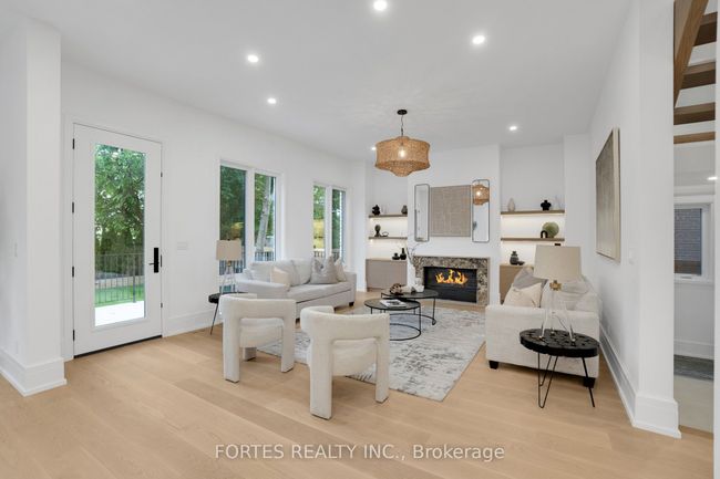 16 Cadillac Ave, House other with 5 bedrooms, 5 bathrooms and 4 parking in North York ON | Image 13