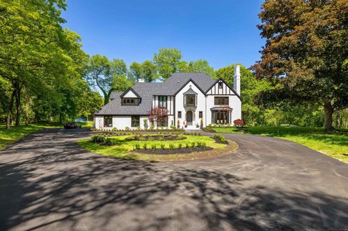 300 Camelot Way, Oakland Twp, MI, 48306-2618 | Card Image