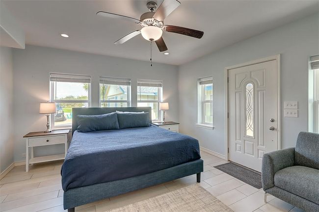 1010 First St Street, House other with 6 bedrooms, 4 bathrooms and 8 parking in Bayside TX | Image 25