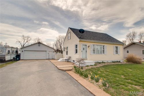 350 Woodland Ave, Wood River, IL, 62095-1337 | Card Image