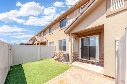 94-1000 E Bluff View Dr, Washington, UT, 84780-8909 | Card Image
