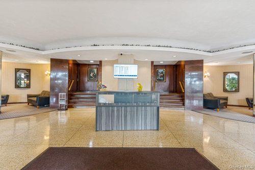 apt-a902-61 Grand Central Pkwy, Forest Hills, NY, 11375-1277 | Card Image