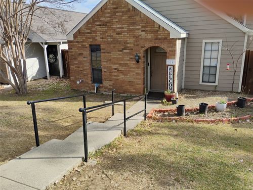 318 Teakwood Ln, Lewisville, TX, 75067-6531 | Card Image