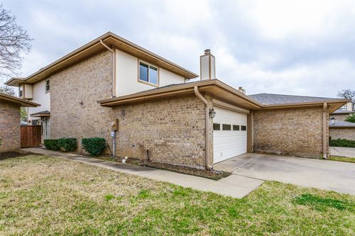 51 Morrow Dr, Bedford, TX, 76021-5679 | Card Image