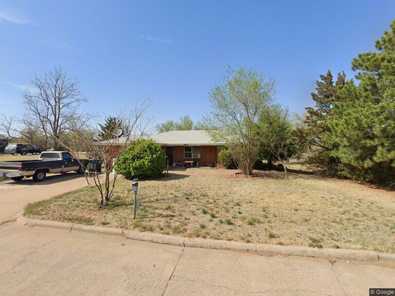 Van Buren Dr, Clinton, OK 73601