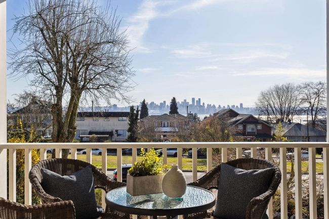 264 W 6 Th Street, Townhouse with 2 bedrooms, 2 bathrooms and 2 parking in North Vancouver BC | Image 2