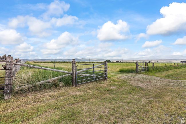 1036 E Airport Rd, House other with 3 bedrooms, 3 bathrooms and 1604 parking in Panguitch UT | Image 42
