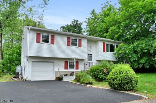 4 Maureen Ct, Lake Hiawatha, NJ, 07034-1003 | Card Image