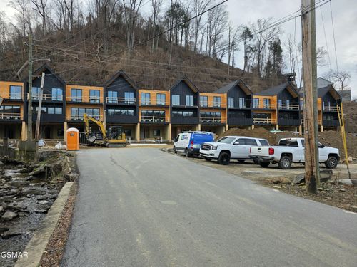 1-215 Circle Dr, GATLINBURG, TN, 37738-3418 | Card Image