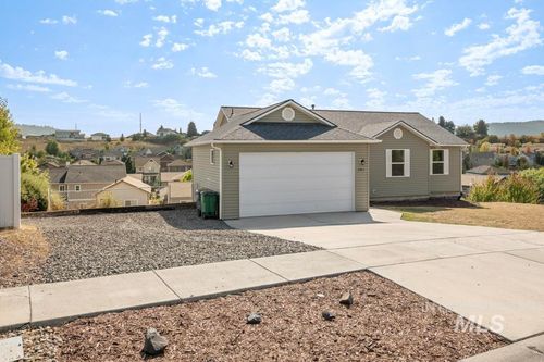 2411 Cambridge Ct, Moscow, ID, 83843-9665 | Card Image