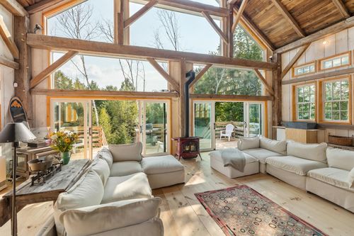 580 Cross Rd, South Londonderry, VT, 05155-9101 | Card Image