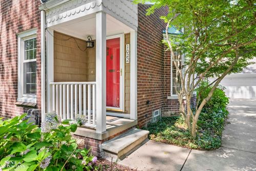 1022 Hampton Rd, Grosse Pointe Woods, MI, 48236-1342 | Card Image