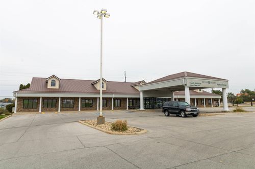 125 E Tower Park Drive, Waterloo, IA, 50701 | Card Image