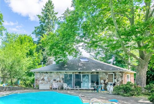 9 Oz Ct, Spring Valley, NY, 10977-1109 | Card Image