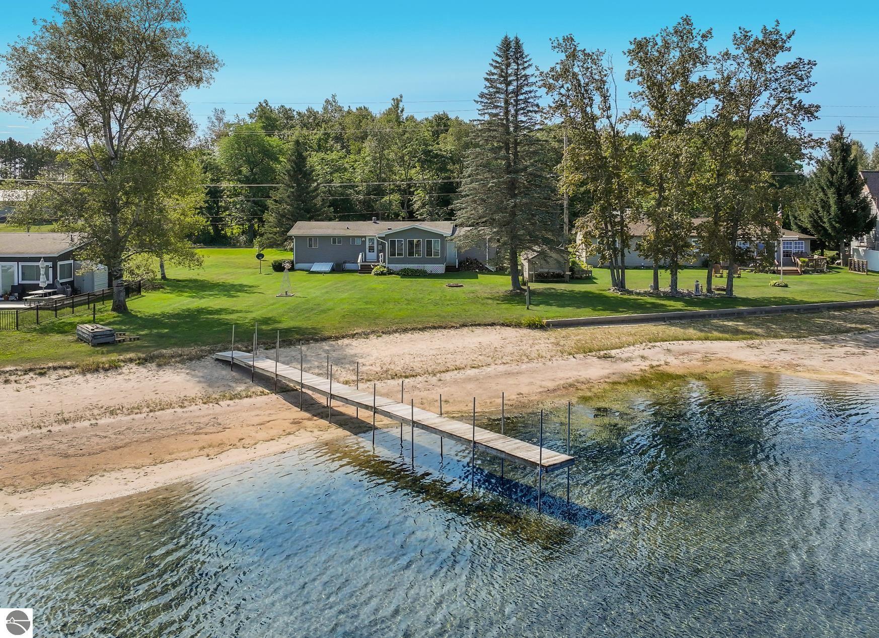 32 Rd, Cadillac, MI 49601
