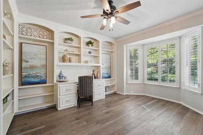 front living area/office | Image 14