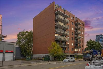 605 - 309 Cumberland St, Condo with 2 bedrooms, 2 bathrooms and 1 parking in Ottawa ON | Image 2