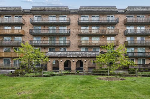 403-8025 Woodglen Ln, Downers Grove, IL, 60516-4594 | Card Image