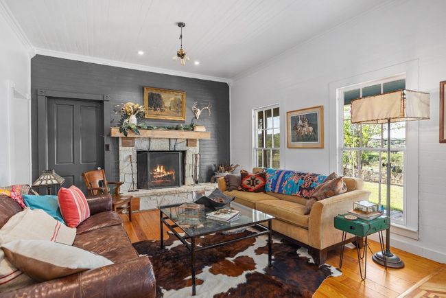 684 Stoneleigh Rd, Home with 3 bedrooms, 2 bathrooms and null parking in Center Point TX | Image 5