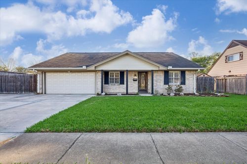 3305 Churchill St, Pearland, TX, 77581-4800 | Card Image