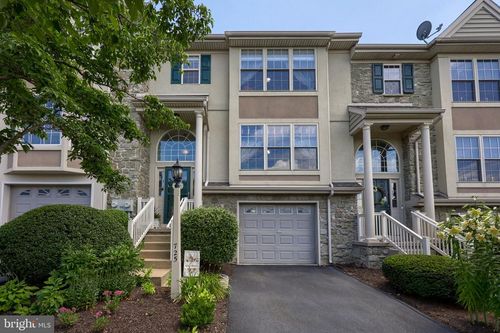 725 Skywalk Ln, LANCASTER, PA, 17601-2869 | Card Image