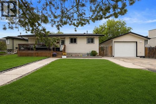 149 Ermine Cres, Fort Mcmurray, AB, T9H4M7 | Card Image