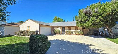 17955 Cantara St, Reseda, CA, 91335-1409 | Card Image