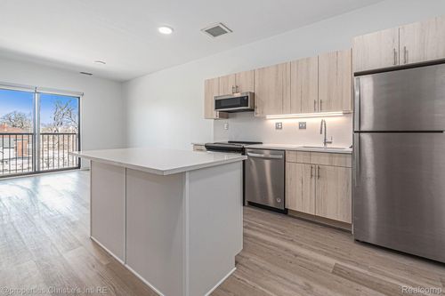 212-7410 Kercheval St, Detroit, MI, 48214-2675 | Card Image