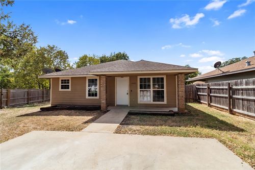 1205 Thompson St, Bryan, TX, 77803-2334 | Card Image