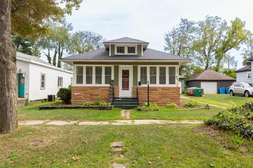 647 N 7th St, Niles, MI, 49120-2422 | Card Image