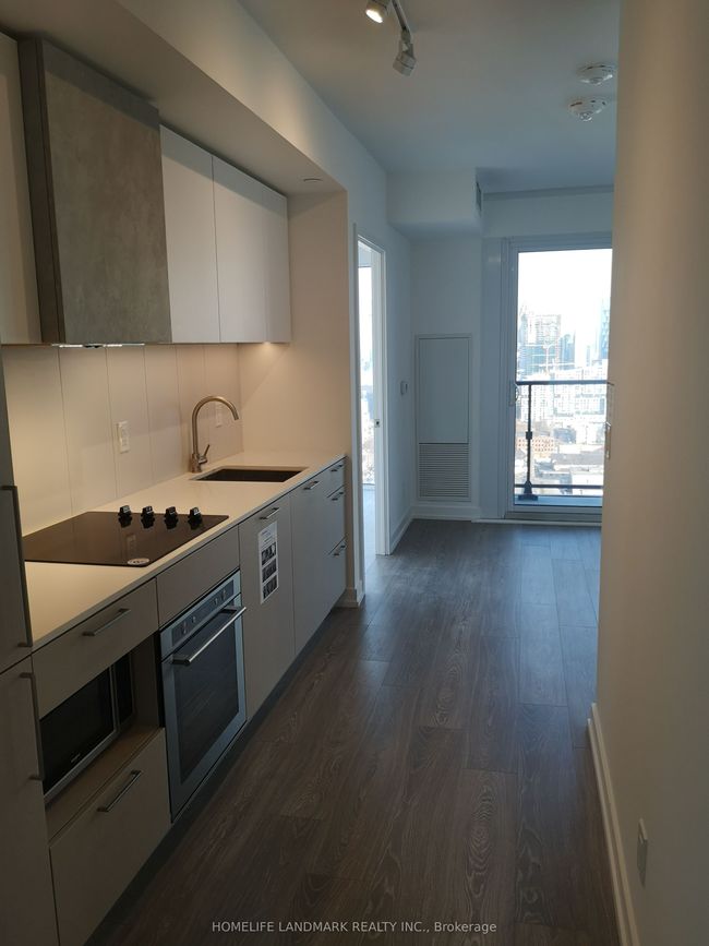 3319 - 19 Western Battery Rd, Condo with 2 bedrooms, 1 bathrooms and null parking in Toronto ON | Image 9