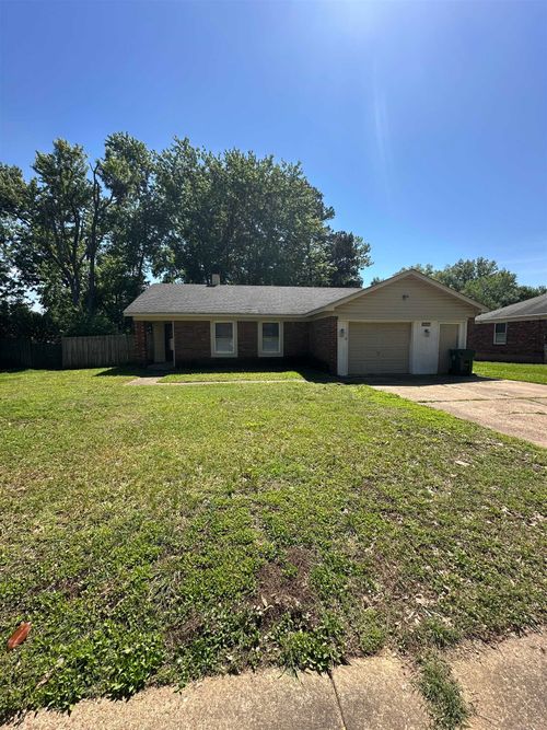 7032 Pam Dr, Millington, TN, 38053-4027 | Card Image