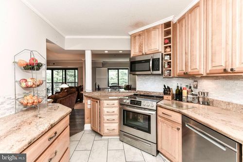 apt-408-309 Yoakum Pkwy, ALEXANDRIA, VA, 22304-3927 | Card Image