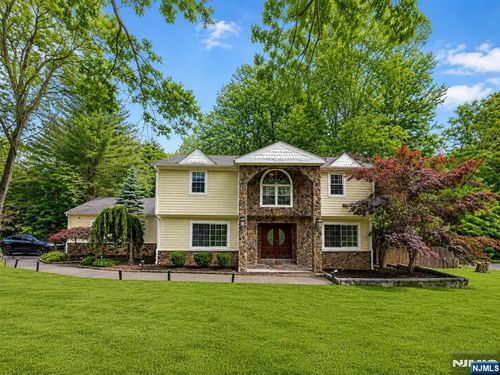 76 Millbrook Cir, Norwood, NJ, 07648-2419 | Card Image