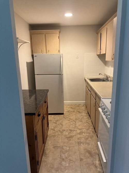 apt-3-292 Bedford St, Abington, MA, 02351-1938 | Card Image