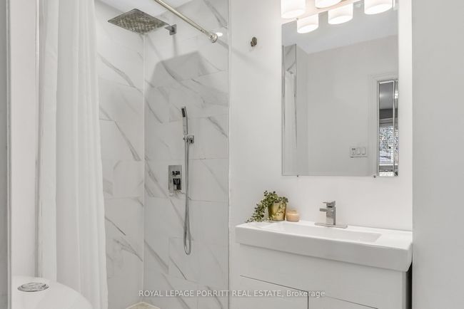 14 Albion Cres, House attached with 5 bedrooms, 3 bathrooms and 4 parking in Brampton ON | Image 14