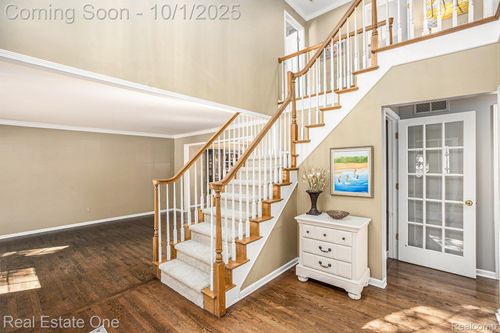 2833 Bywater Dr, Troy, MI, 48085-7001 | Card Image