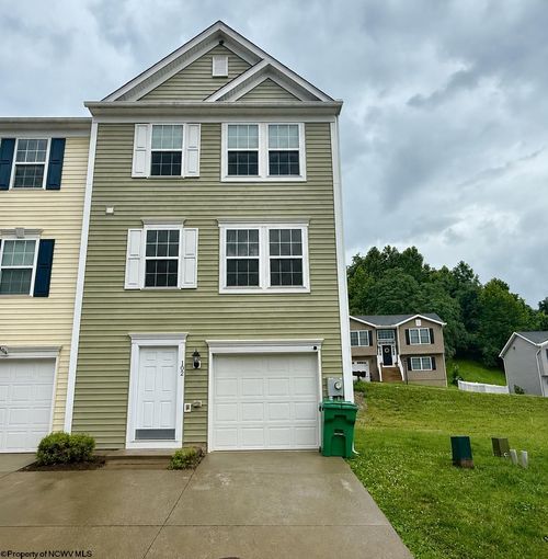 102 Kingsbury Ct, Fairmont, WV, 26554-2259 | Card Image
