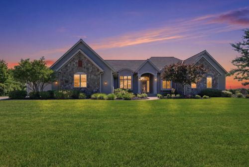 7306 S Stone Hedge Dr, Franklin, WI, 53132-1978 | Card Image