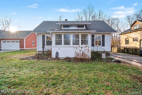 255 W 5th St, Imlay City, MI, 48444-1036 | Card Image