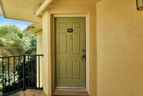 909-2445 Sw 18th Ter, Fort Lauderdale, FL, 33315-2240 | Card Image