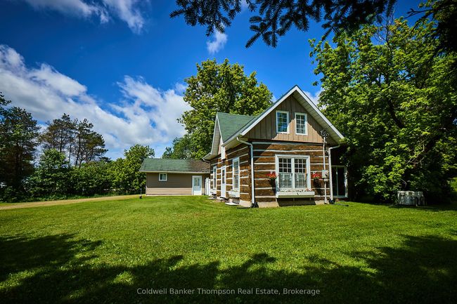 2148 Stisted Rd S, House other with 3 bedrooms, 2 bathrooms and 6 parking in Sprucedale ON | Image 5