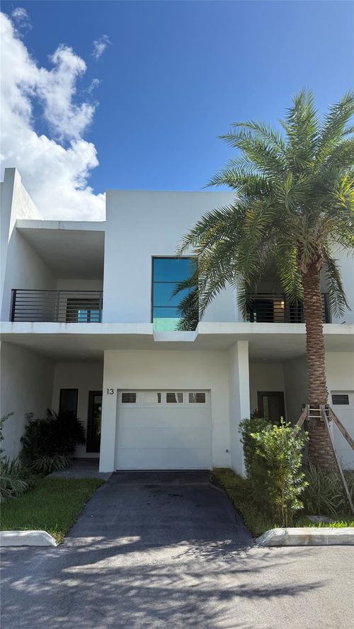 4-2526 Pierce St, Hollywood, FL, 33020-4888 | Card Image