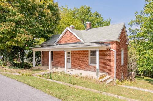 137 Cemetery St, Marion, VA, 24354-2918 | Card Image