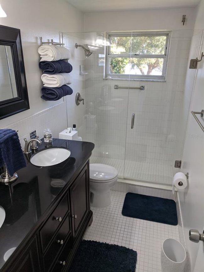 Master bathroom | Image 13
